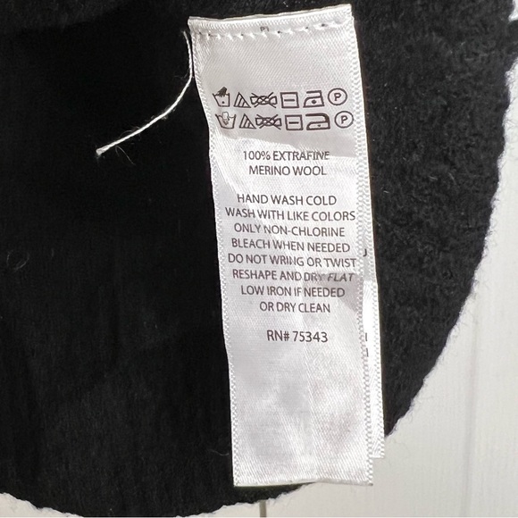 Halston black 100% extra fine Merino wool mock neck short sleeve sweater small - Picture 7 of 9